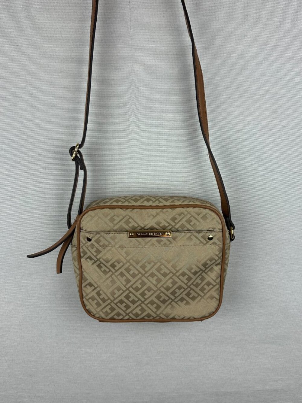 TOMMY HILFIGER Beige Monogram Crossbody Purse Bag